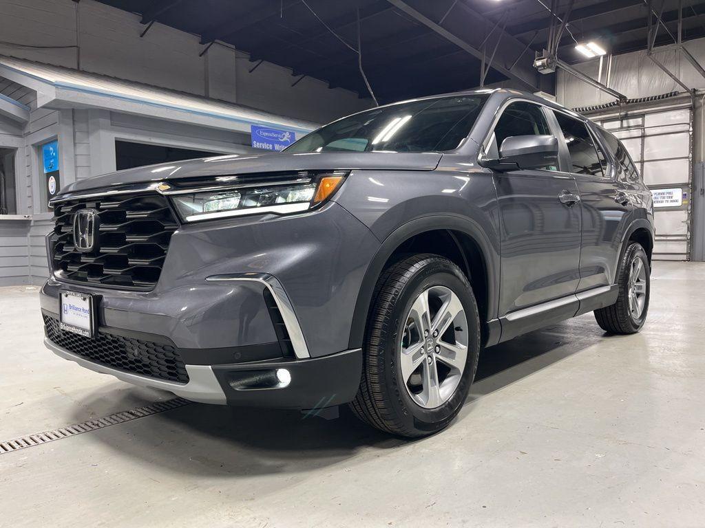 used 2025 Honda Pilot car, priced at $42,999