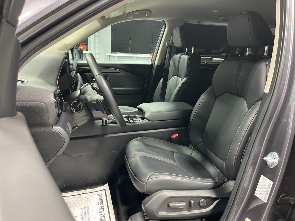 used 2025 Honda Pilot car, priced at $42,999