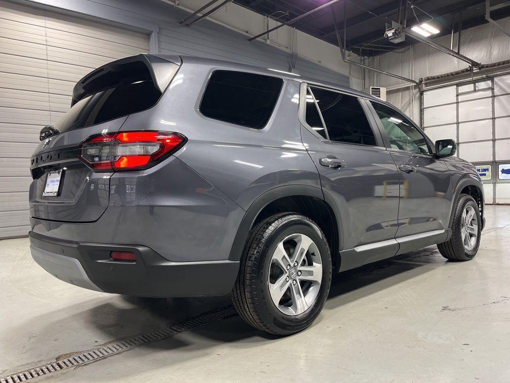used 2025 Honda Pilot car, priced at $42,999