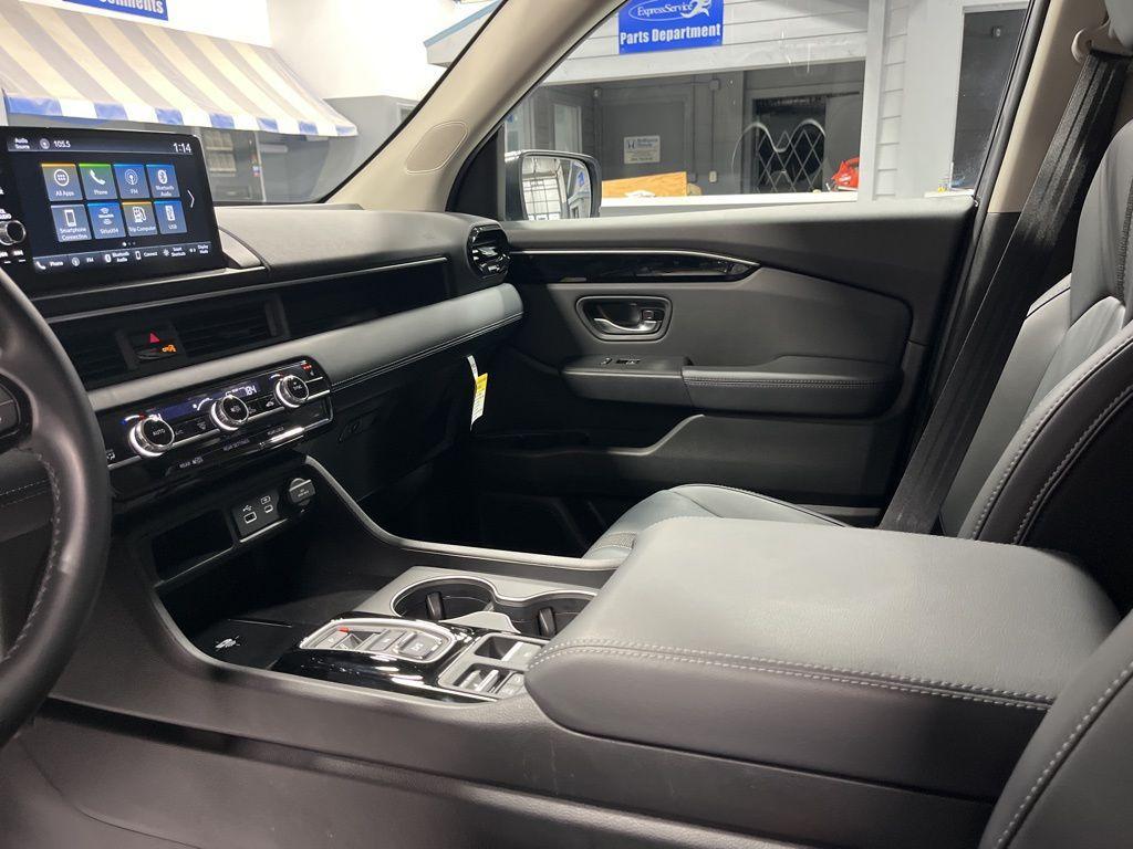 used 2025 Honda Pilot car, priced at $42,999