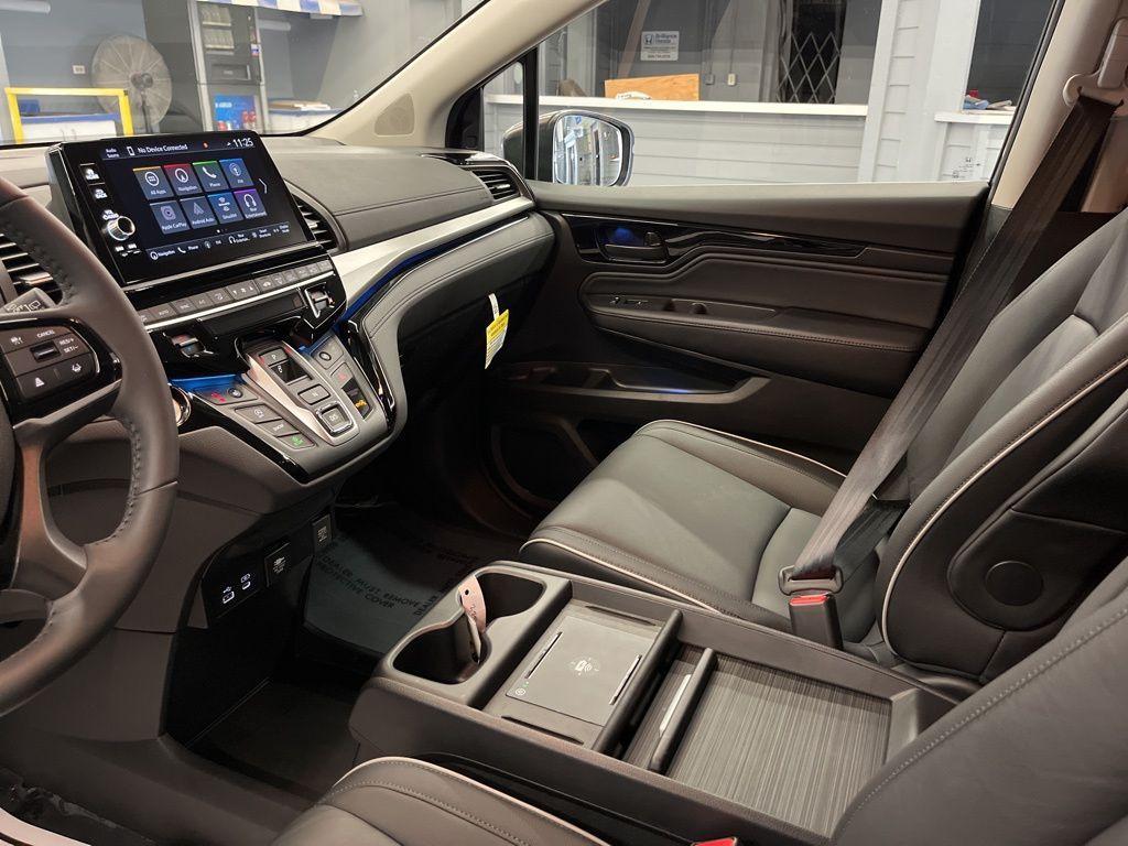 used 2025 Honda Odyssey car, priced at $42,999