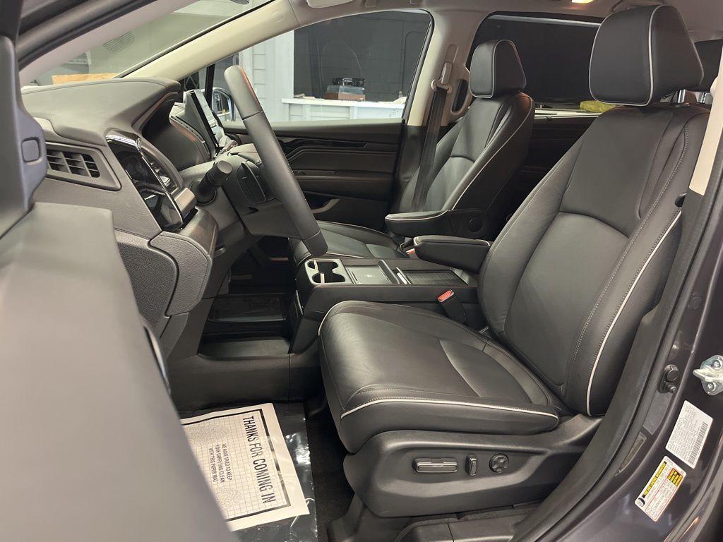 used 2025 Honda Odyssey car, priced at $42,999