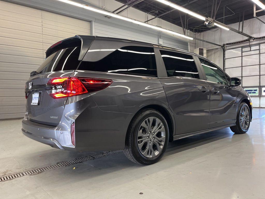 used 2025 Honda Odyssey car, priced at $42,999