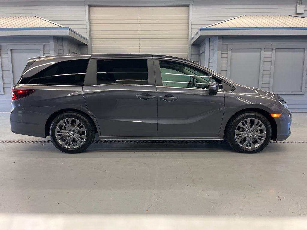 used 2025 Honda Odyssey car, priced at $42,999