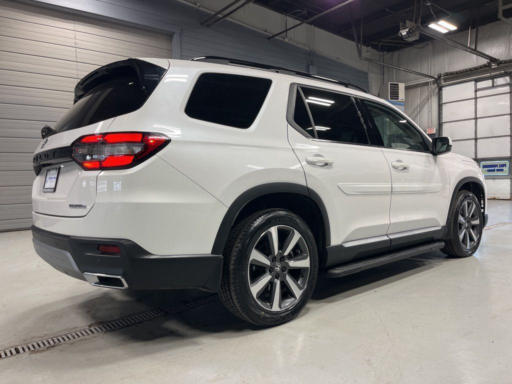 used 2024 Honda Pilot car, priced at $42,999