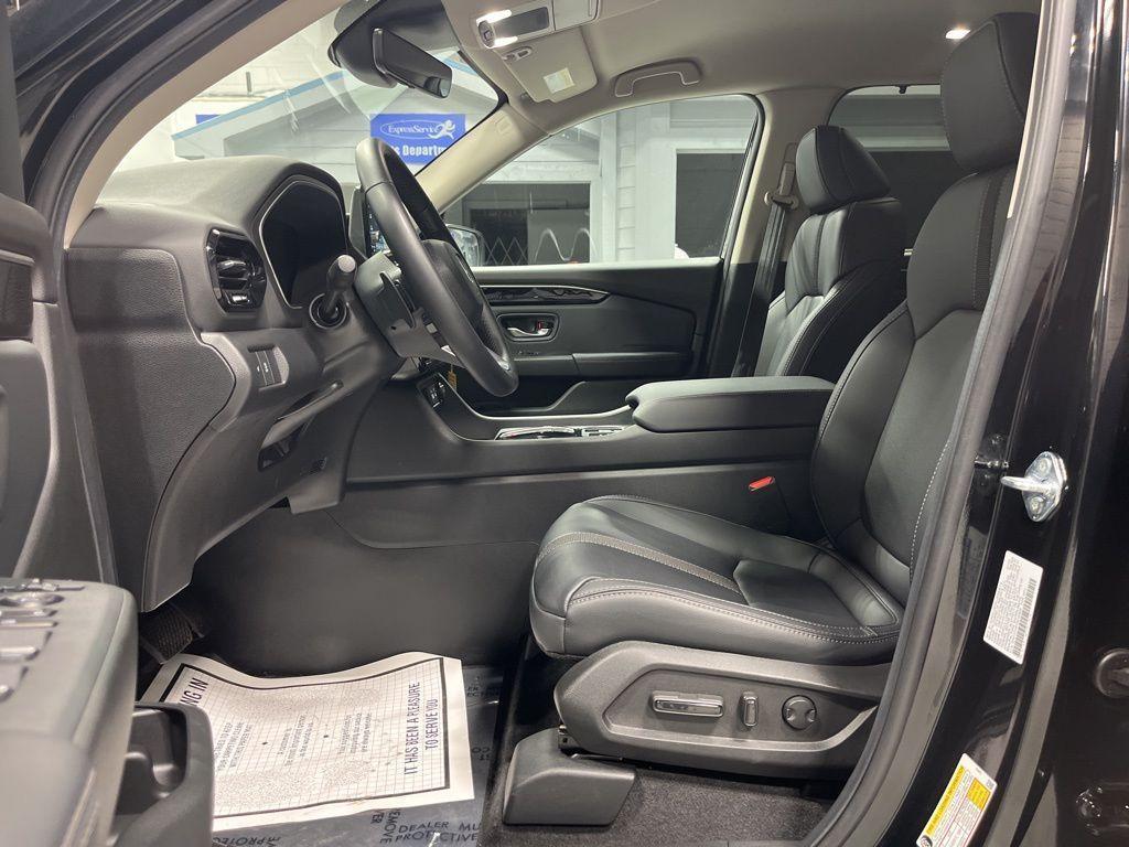 used 2025 Honda Pilot car, priced at $42,999
