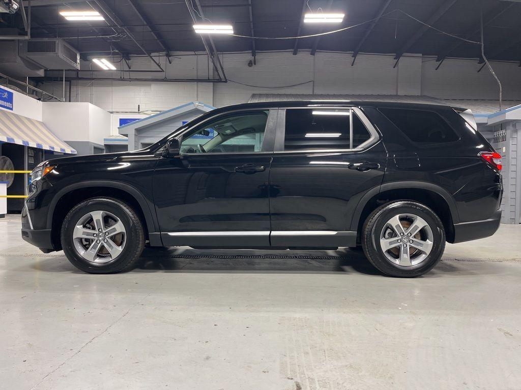 used 2025 Honda Pilot car, priced at $42,999