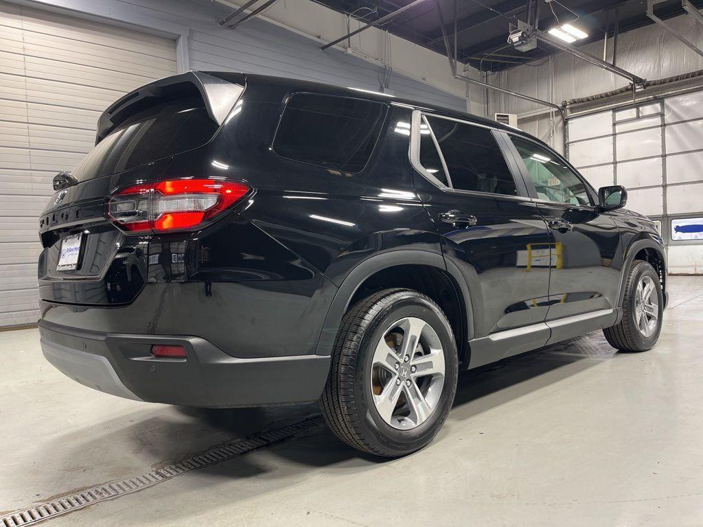 used 2025 Honda Pilot car, priced at $42,999
