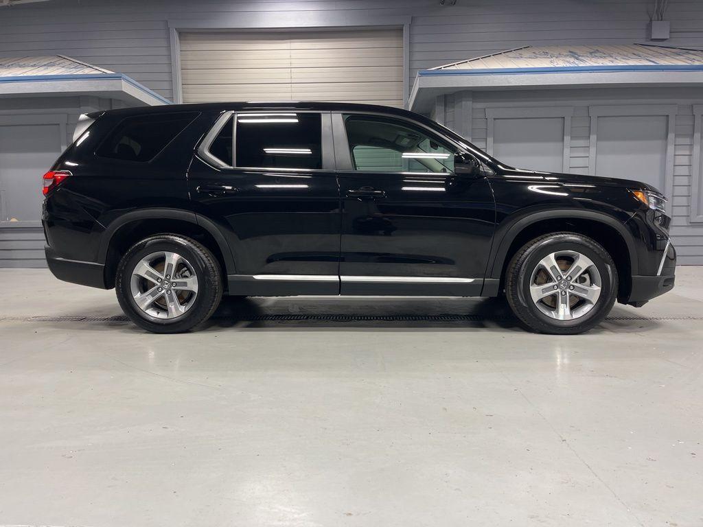 used 2025 Honda Pilot car, priced at $42,999
