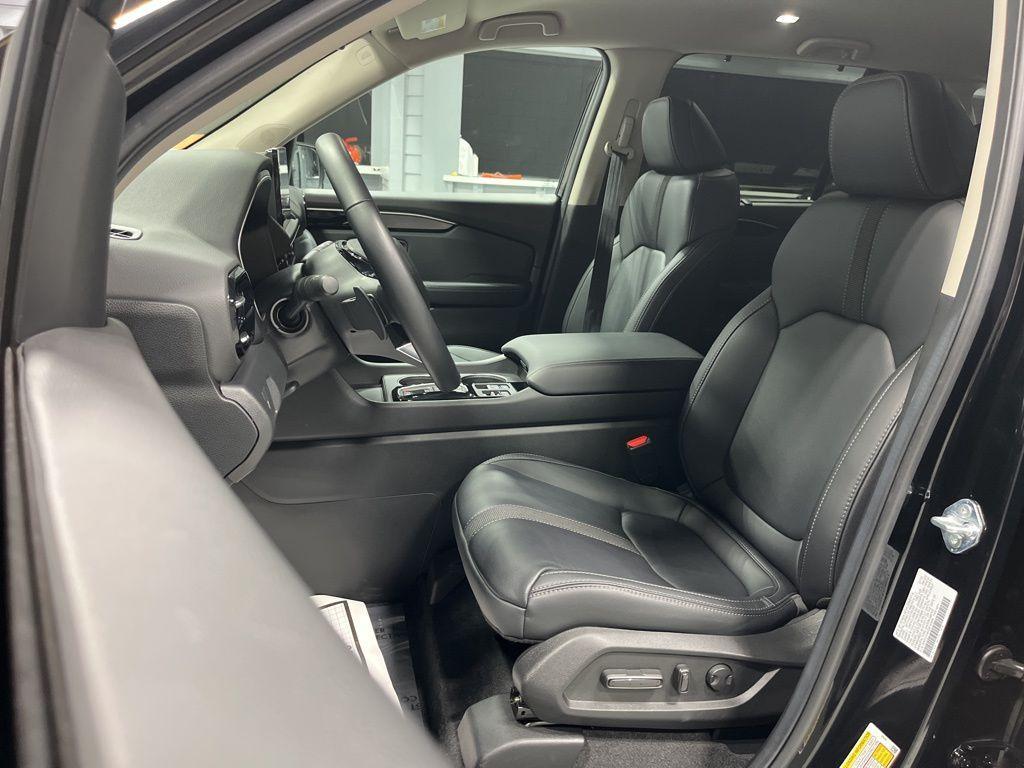 used 2025 Honda Pilot car, priced at $42,999