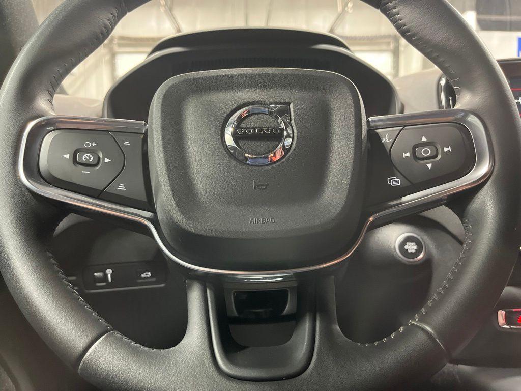 used 2021 Volvo XC40 car, priced at $22,411