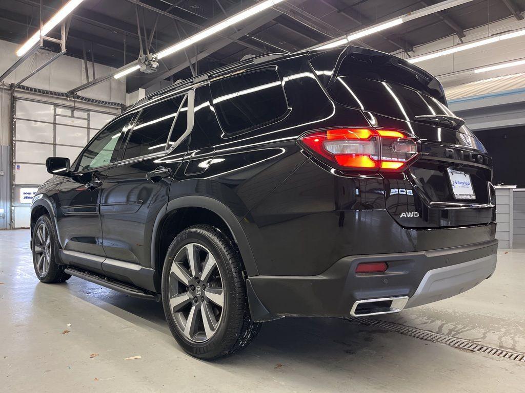 used 2025 Honda Pilot car, priced at $39,999