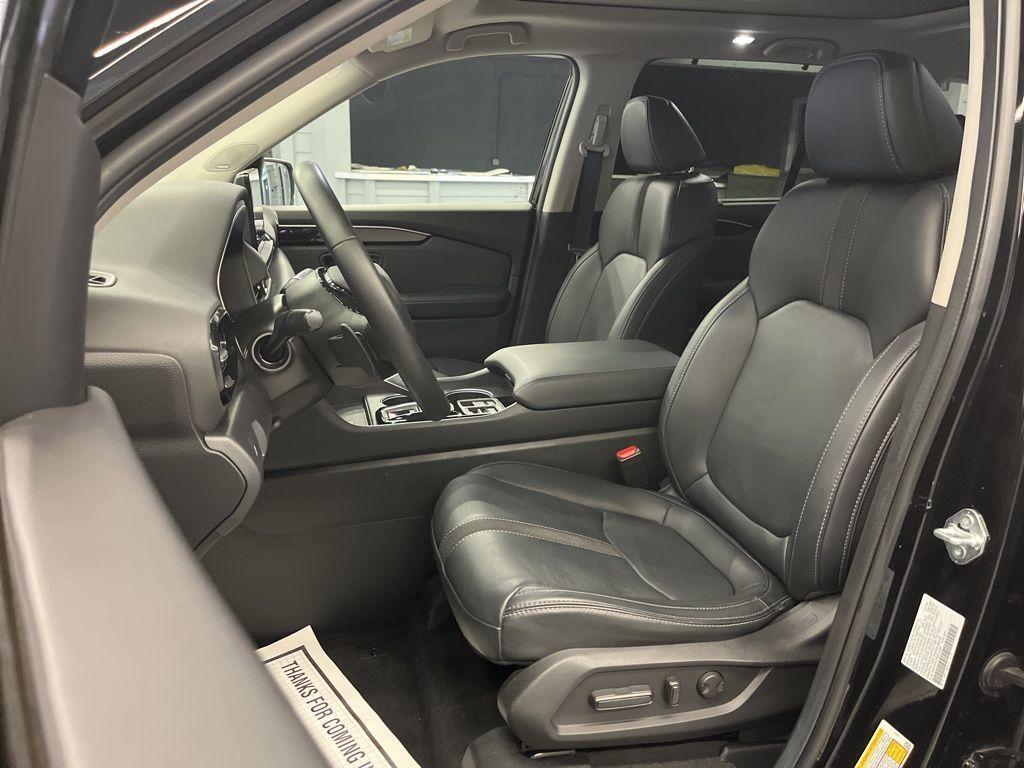 used 2025 Honda Pilot car, priced at $39,999