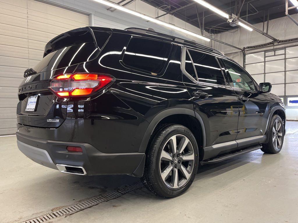 used 2025 Honda Pilot car, priced at $39,999