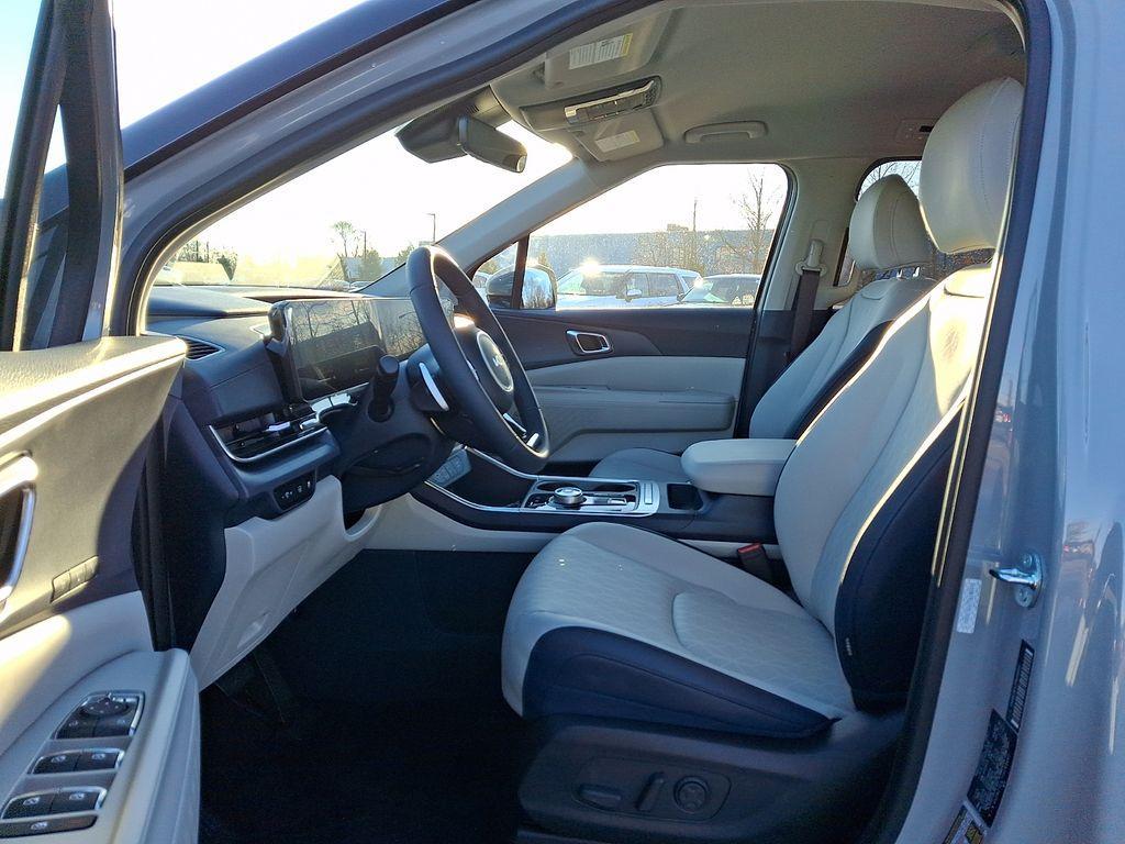 new 2026 Kia Carnival Hybrid car, priced at $45,580