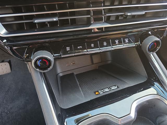 used 2024 Chevrolet Traverse car, priced at $44,176