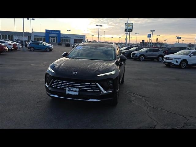 used 2025 Buick Envision car, priced at $27,947