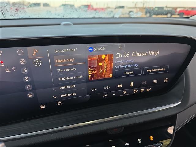 used 2025 Buick Envision car, priced at $27,947