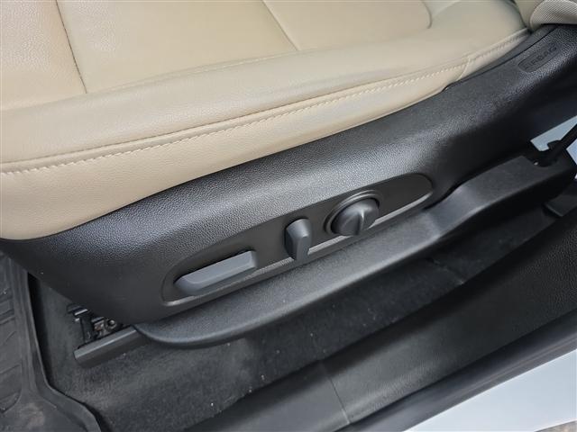 used 2023 Chevrolet Traverse car, priced at $29,899