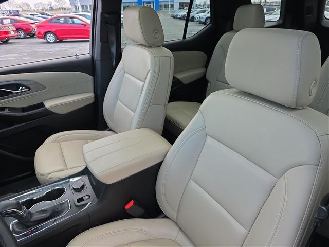 used 2023 Chevrolet Traverse car, priced at $29,899