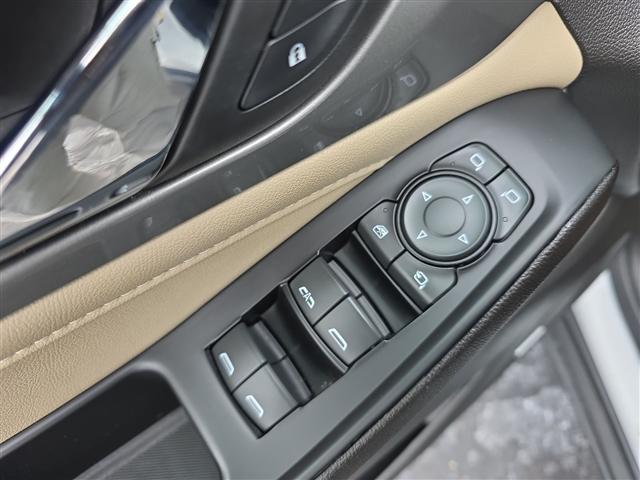 used 2023 Chevrolet Traverse car, priced at $29,899