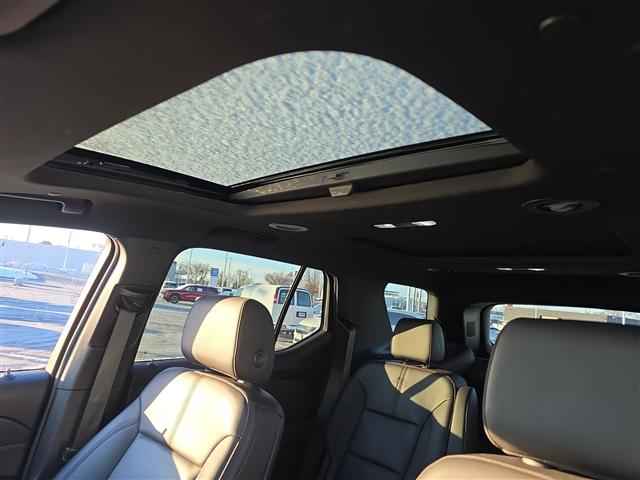 used 2023 Chevrolet Traverse car, priced at $31,220