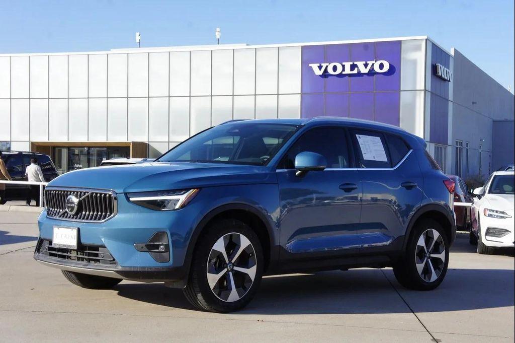 used 2025 Volvo XC40 car, priced at $31,300