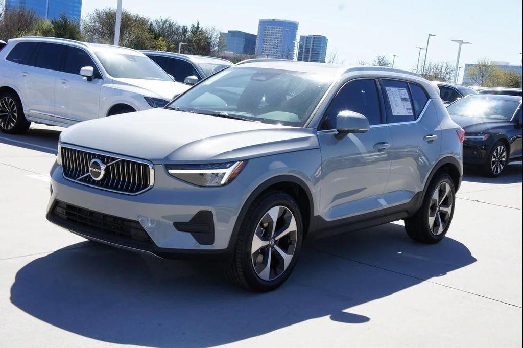 new 2025 Volvo XC40 car, priced at $36,035