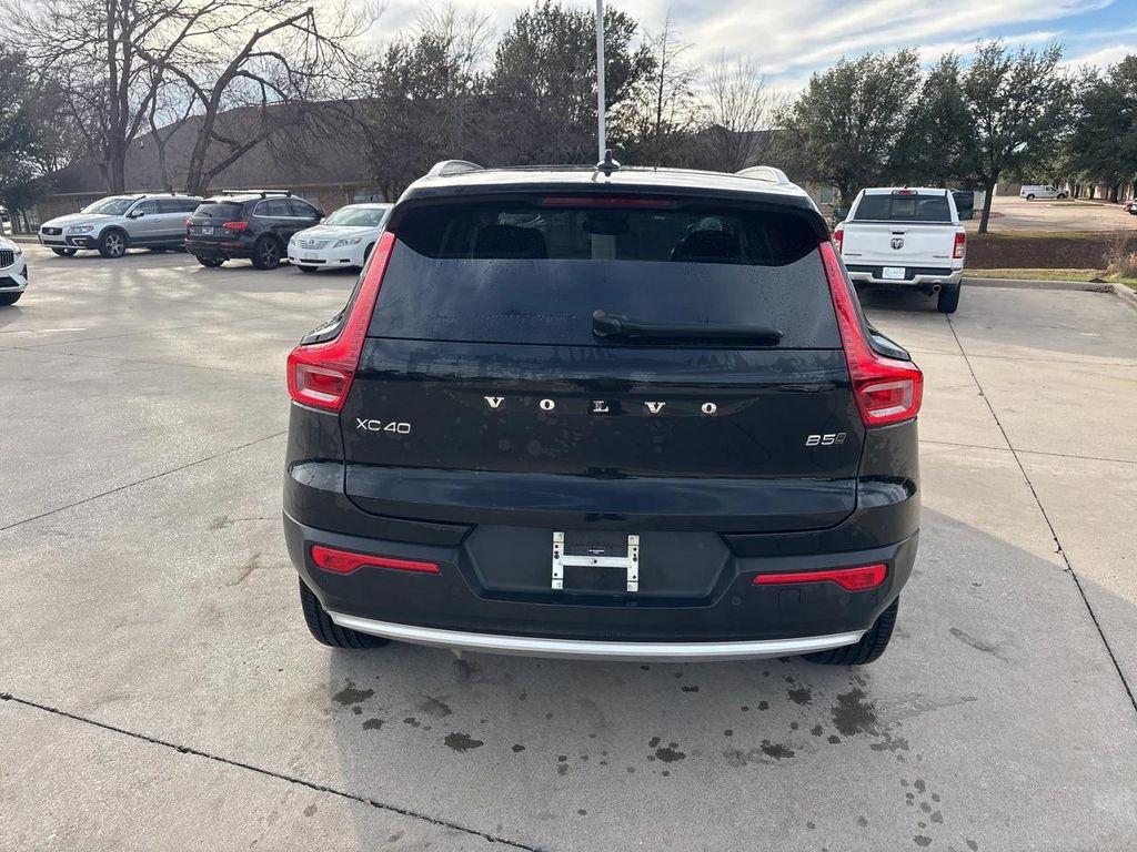 used 2025 Volvo XC40 car, priced at $28,400