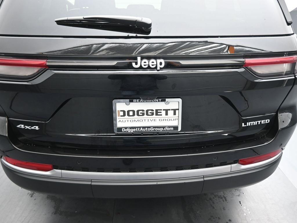 new 2026 Jeep Grand Cherokee car, priced at $47,985