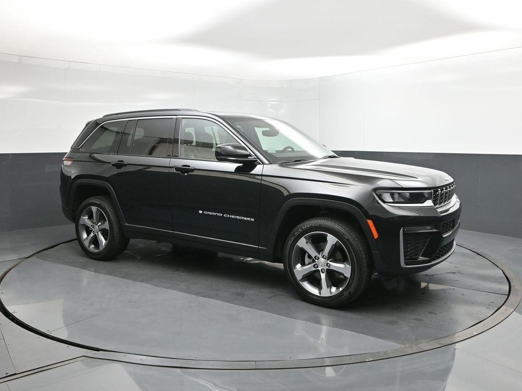 new 2026 Jeep Grand Cherokee car, priced at $47,985