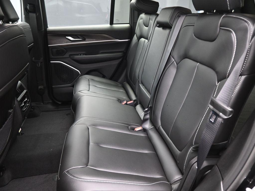 new 2026 Jeep Grand Cherokee car, priced at $47,985