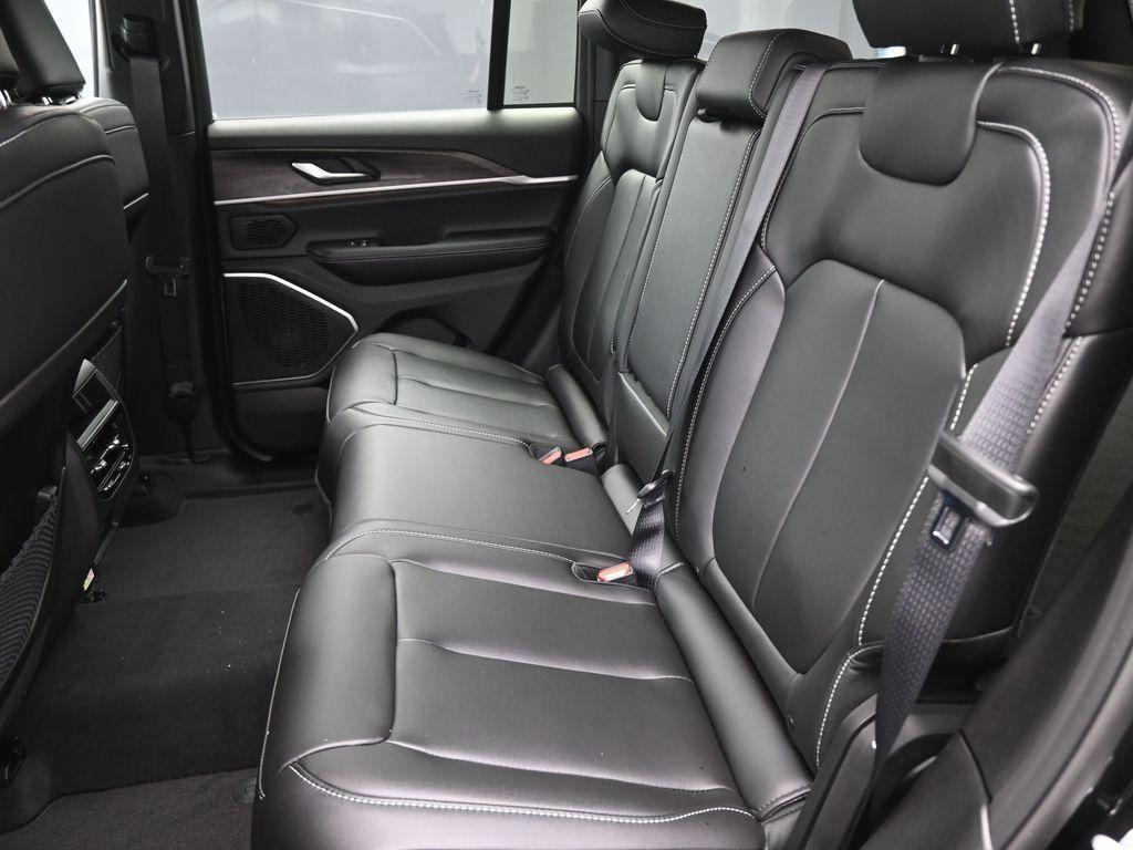 new 2026 Jeep Grand Cherokee car, priced at $43,722