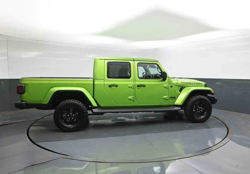 new 2026 Jeep Gladiator car, priced at $45,663