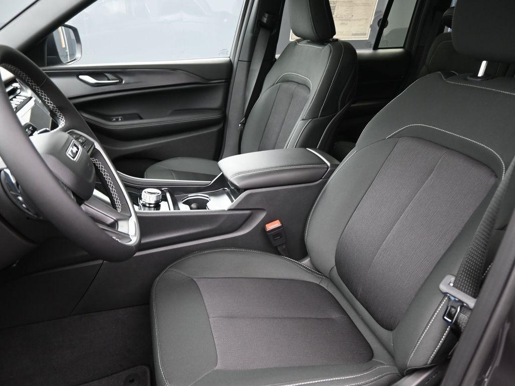 new 2025 Jeep Grand Cherokee car, priced at $34,425