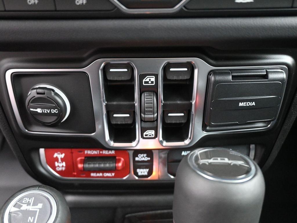 new 2025 Jeep Gladiator car, priced at $45,825