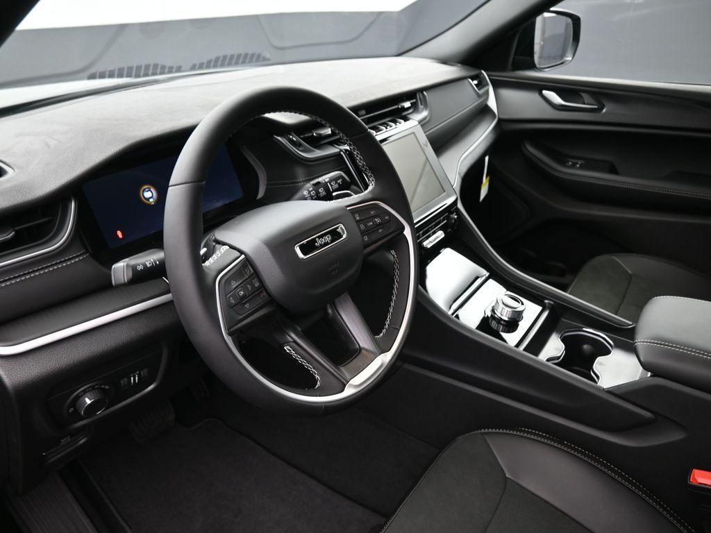new 2025 Jeep Grand Cherokee L car, priced at $39,190