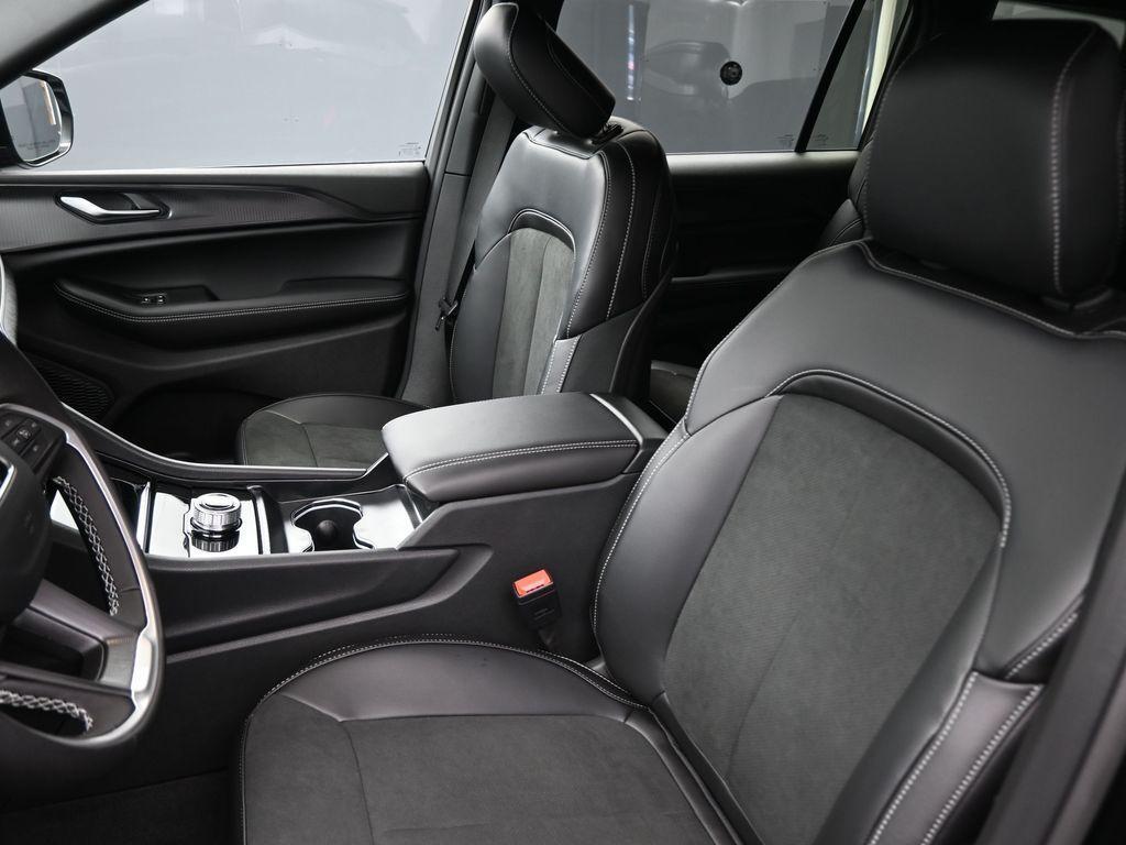 new 2025 Jeep Grand Cherokee L car, priced at $39,190