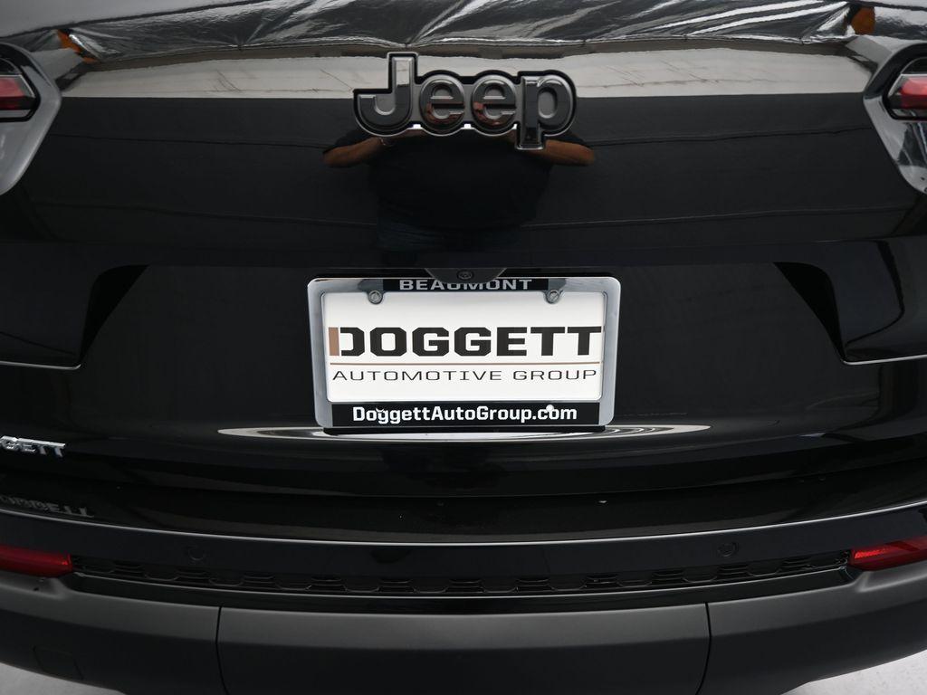 new 2025 Jeep Grand Cherokee L car, priced at $39,190