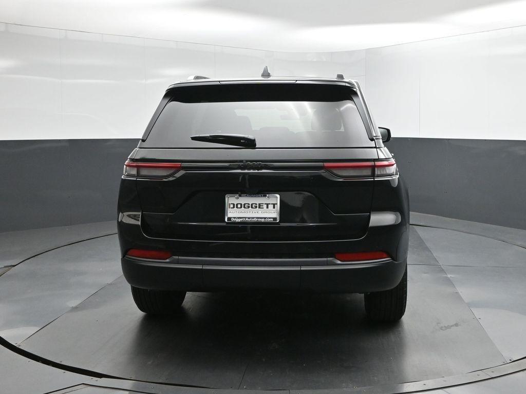 new 2026 Jeep Grand Cherokee car, priced at $42,282