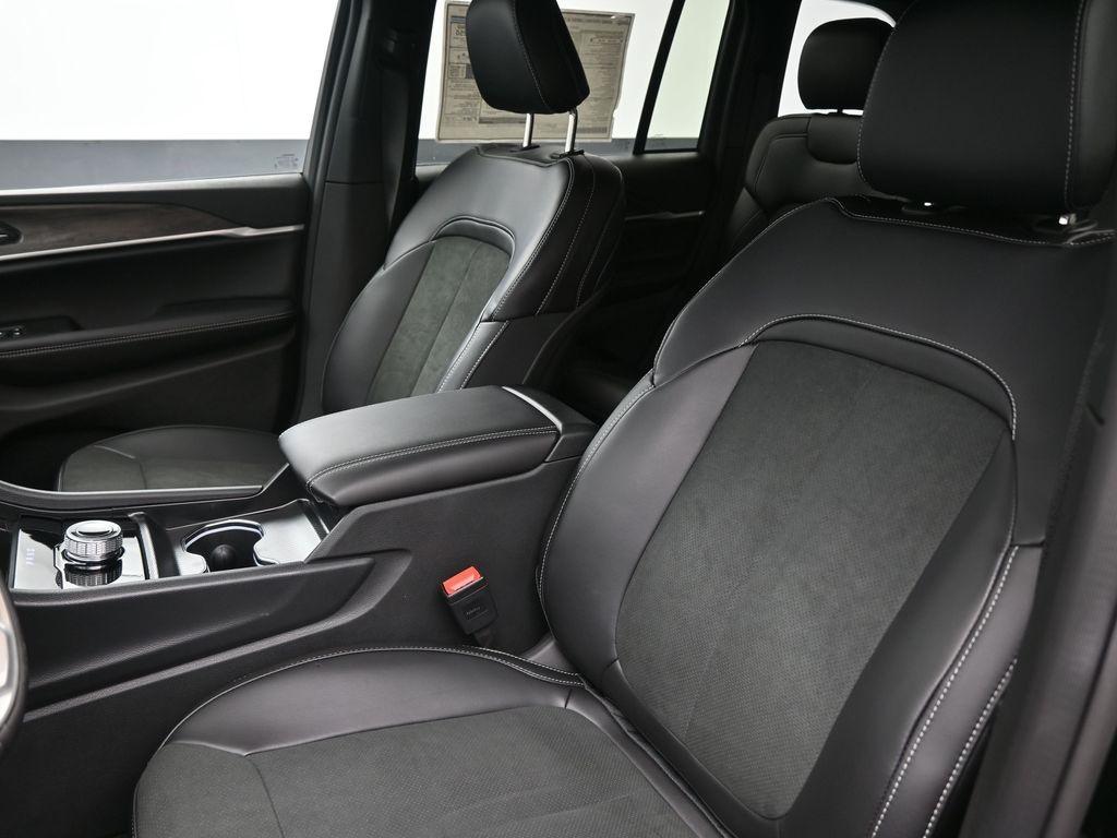 new 2026 Jeep Grand Cherokee car, priced at $42,282