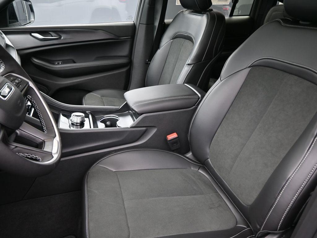 new 2025 Jeep Grand Cherokee car, priced at $36,460