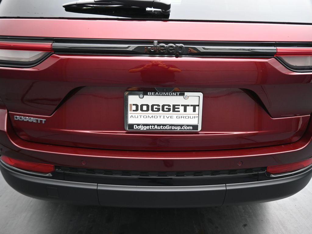 new 2025 Jeep Grand Cherokee car, priced at $36,978