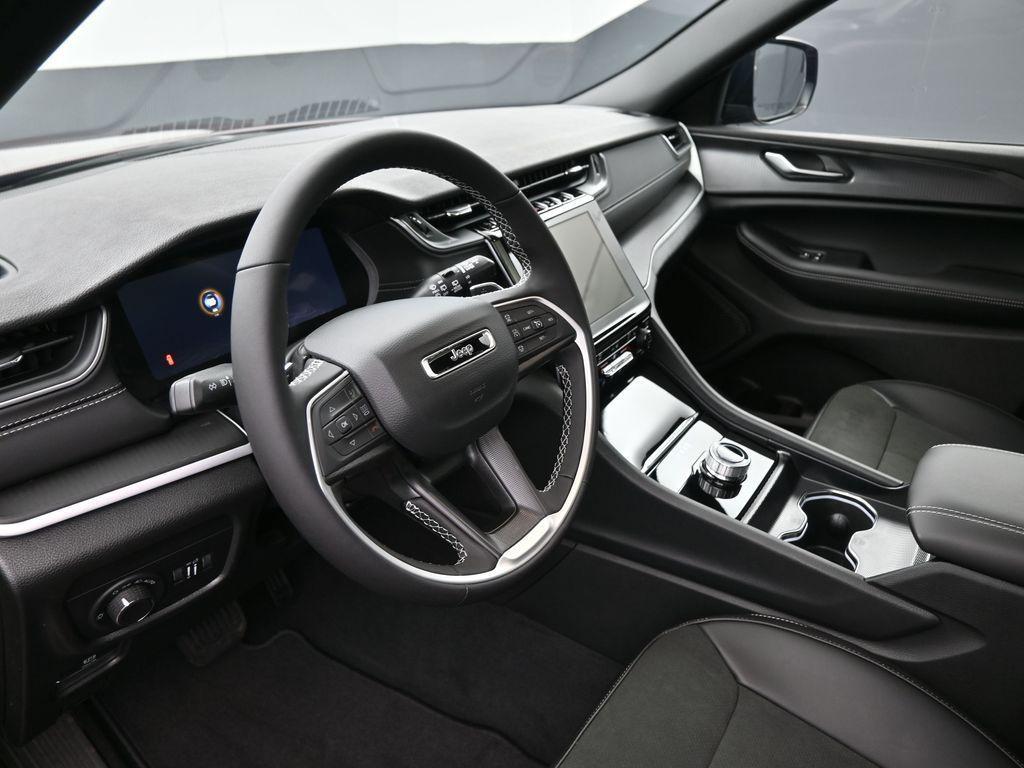 new 2025 Jeep Grand Cherokee car, priced at $36,978