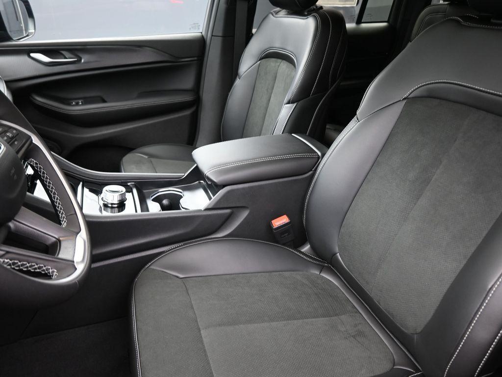 new 2025 Jeep Grand Cherokee car, priced at $36,978