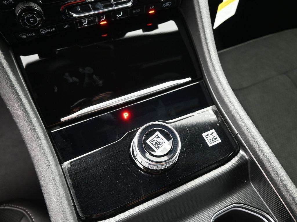 new 2025 Jeep Grand Cherokee car, priced at $39,307