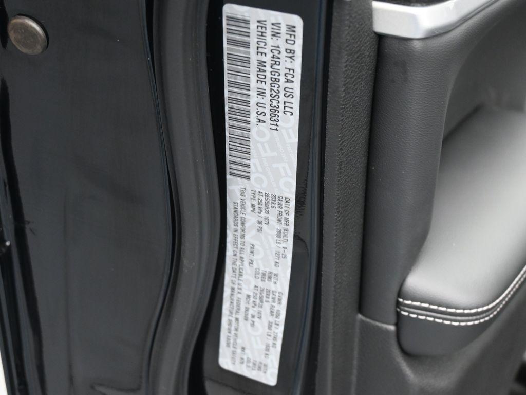 new 2025 Jeep Grand Cherokee car, priced at $37,724