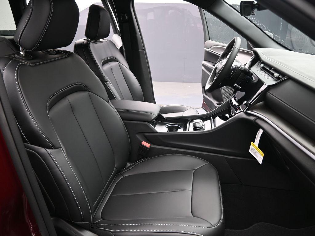 new 2026 Jeep Grand Cherokee car, priced at $43,880