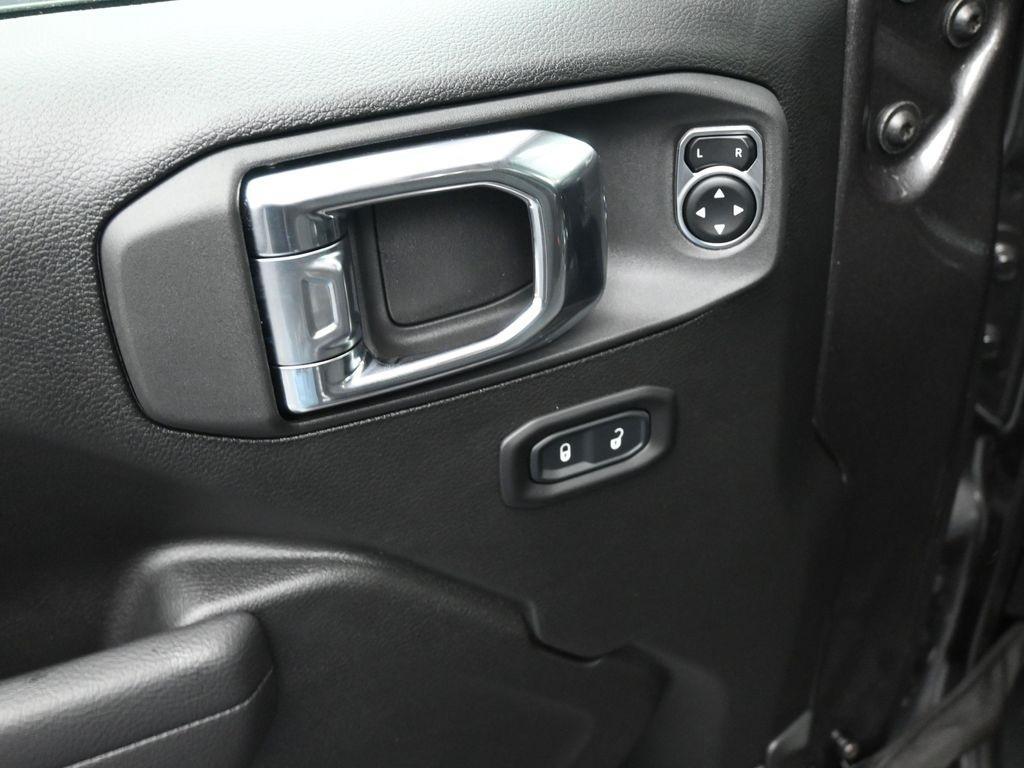 new 2025 Jeep Wrangler car, priced at $40,143