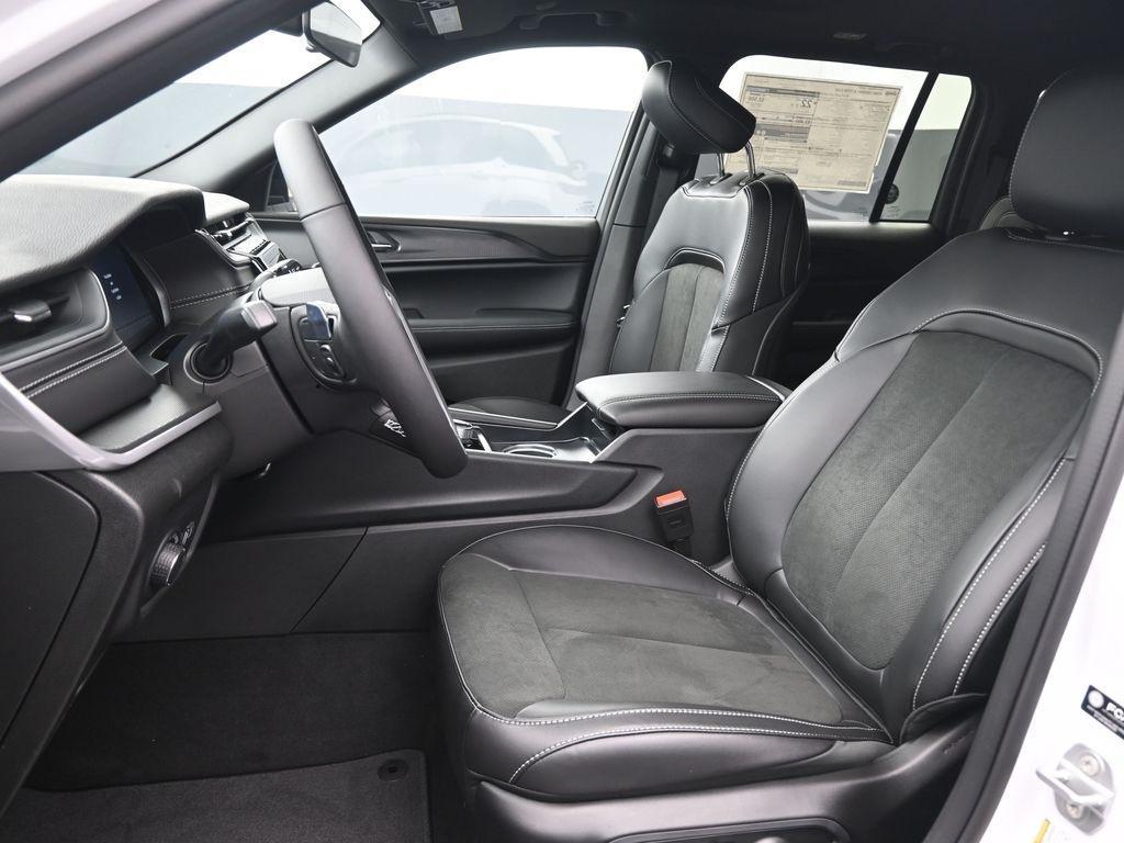 new 2025 Jeep Grand Cherokee car, priced at $35,680